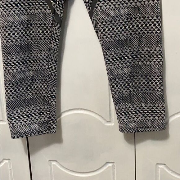 Nike DRI - FIT geometric print Capri Leggings S - Picture 4 of 9